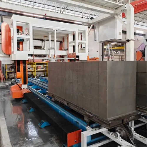 L'équipement de blocs auto-isolants convient à la coupe à sec ou à la coupe humide Notre société a mis au point une nouvelle scie de coupe rotative à 360°.