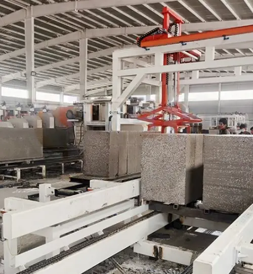 Projet de construction d'une ligne de production de blocs auto-isolés pour des clients à Shache, Xinjiang