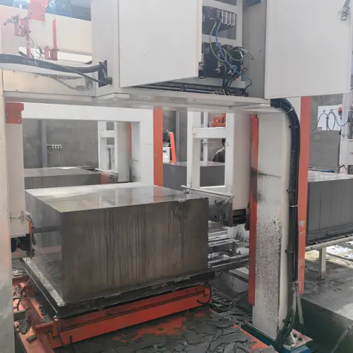 Équipement pour blocs de béton en mousse